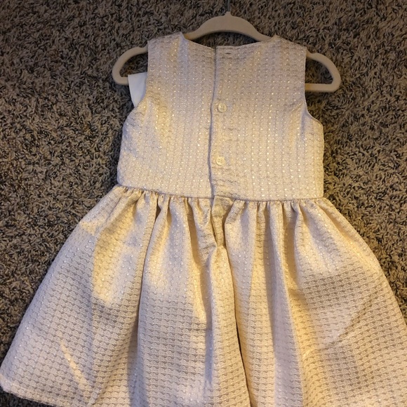 A golden shimmery dress for your princess! - Picture 4 of 8